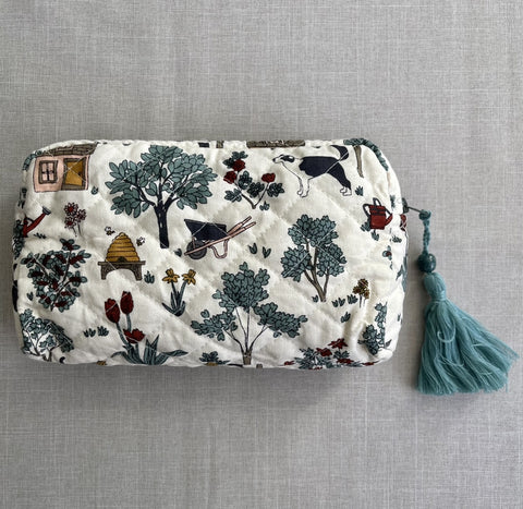 Garden Pattern Quilted Zip Pouch With Tassel 8.5Lx5.5H